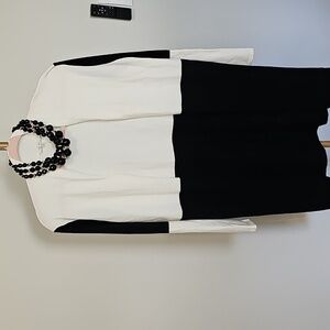 Cola Milano, Butter Soft Stretvh White/Black Color Block Cardigan Size Small